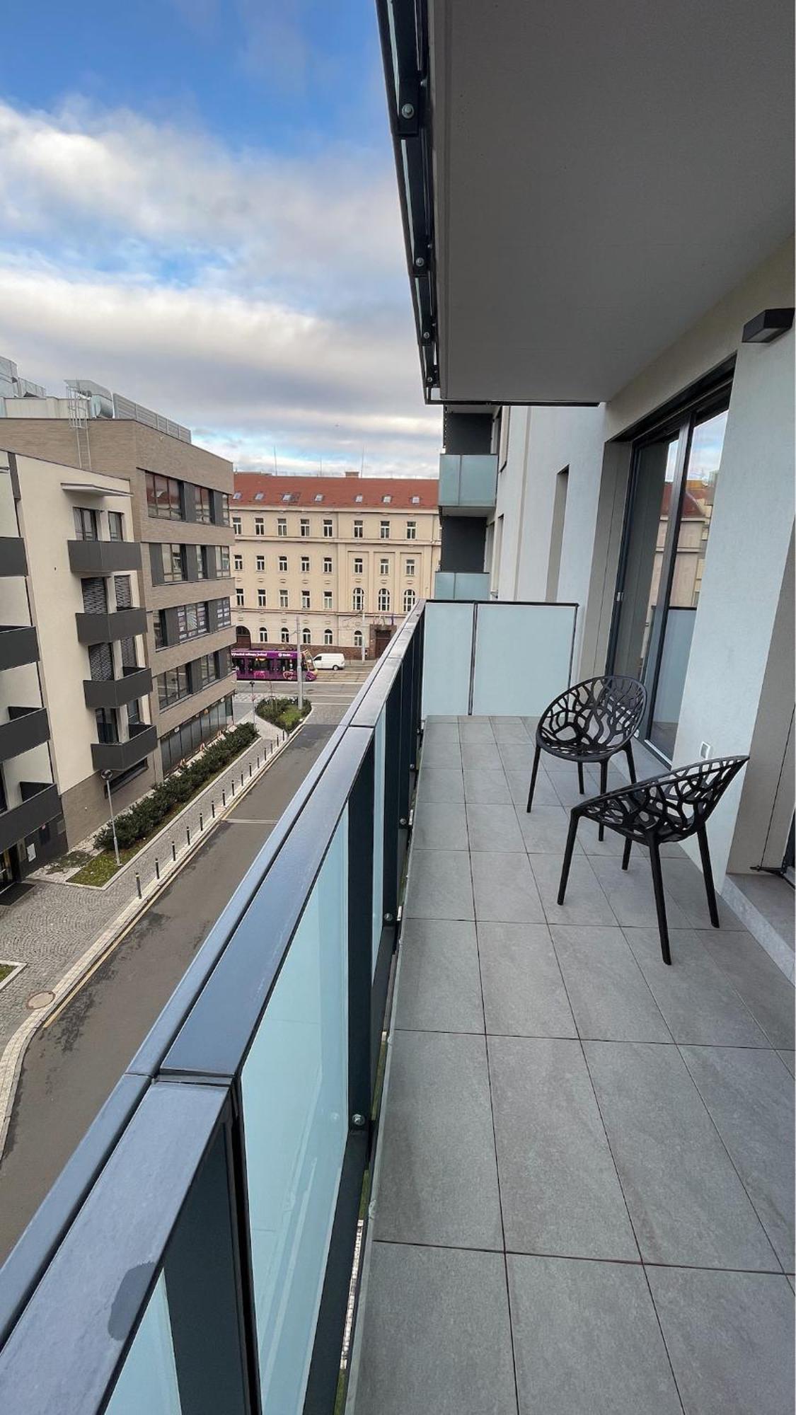 Modern Stylish With Private Garage Apartmán